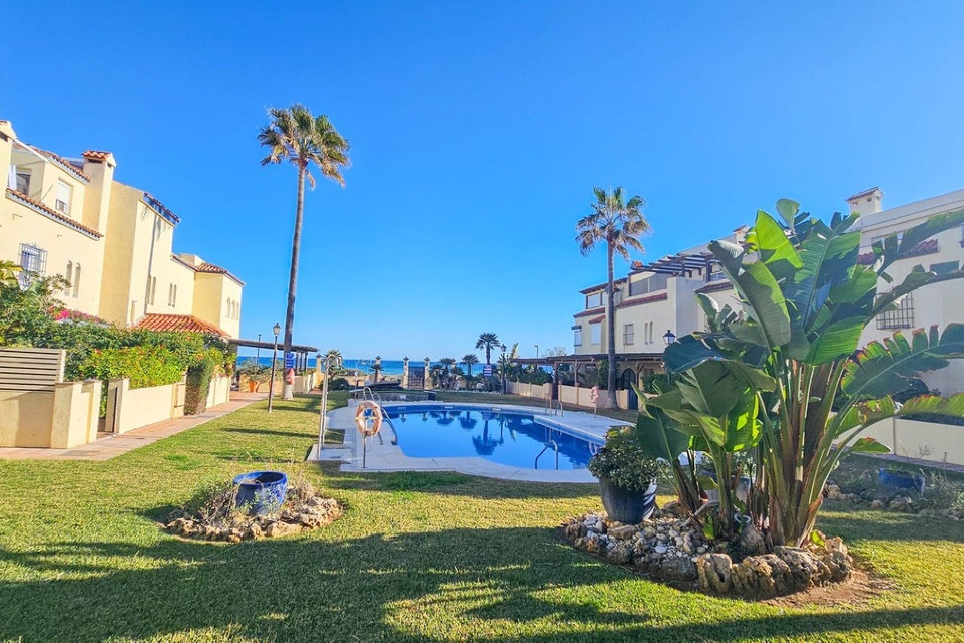 Herverkoop - Town House -
Casares Playa - Costa del Sol