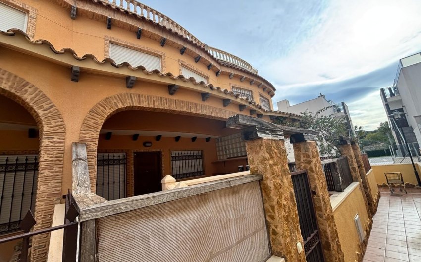 Herverkoop - Town House -
Guardamar del Segura - Costa Blanca