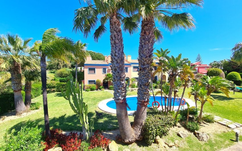 Herverkoop - Town House -
La Duquesa - Costa del Sol