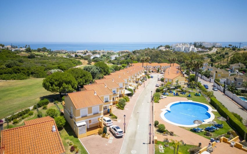 Herverkoop - Town House -
La Duquesa - Costa del Sol