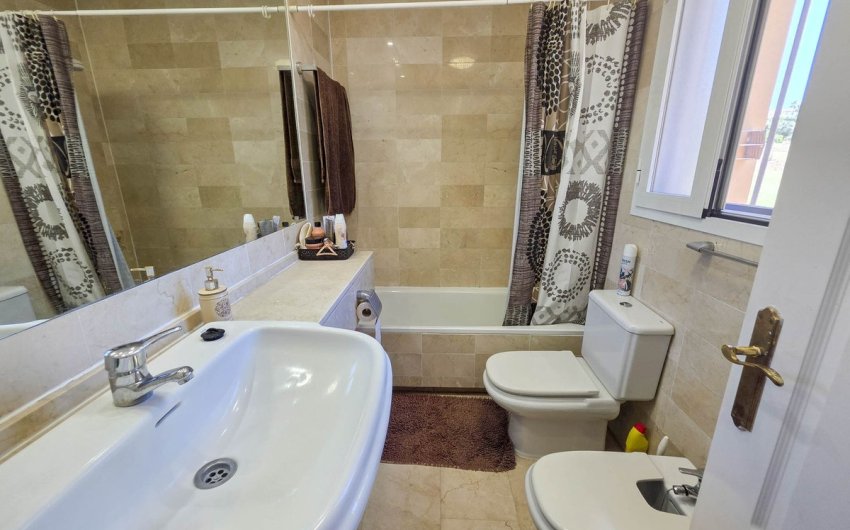 Herverkoop - Town House -
La Duquesa - Costa del Sol