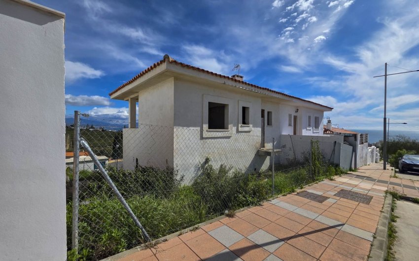 Herverkoop - Town House -
La Duquesa - Costa del Sol