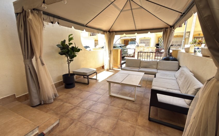 Herverkoop - Town House -
La Zenia - Costa Blanca