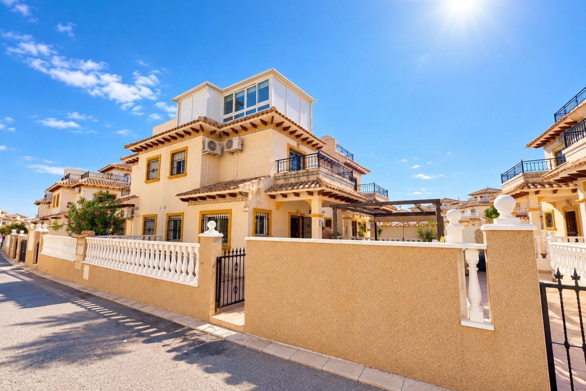 Herverkoop - Town House -
La Zenia - Costa Blanca