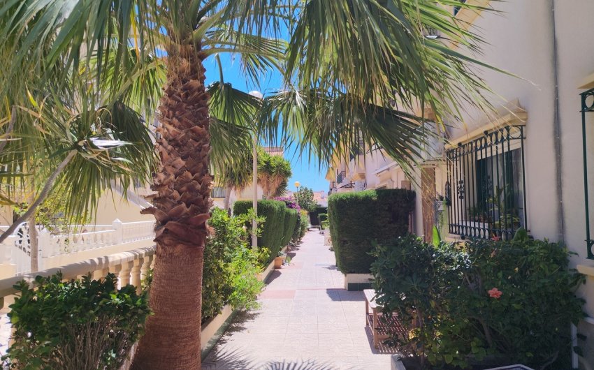 Herverkoop - Town House -
La Zenia - Costa Blanca