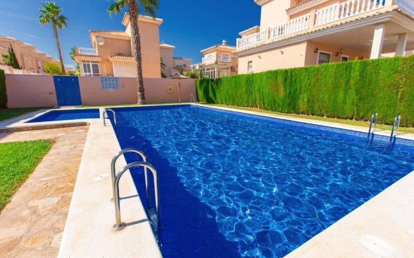 Herverkoop - Town House -
Los Altos - Costa Blanca