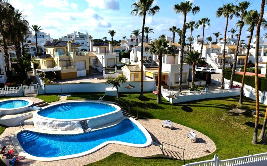 Herverkoop - Town House -
Los Dolses - Inland