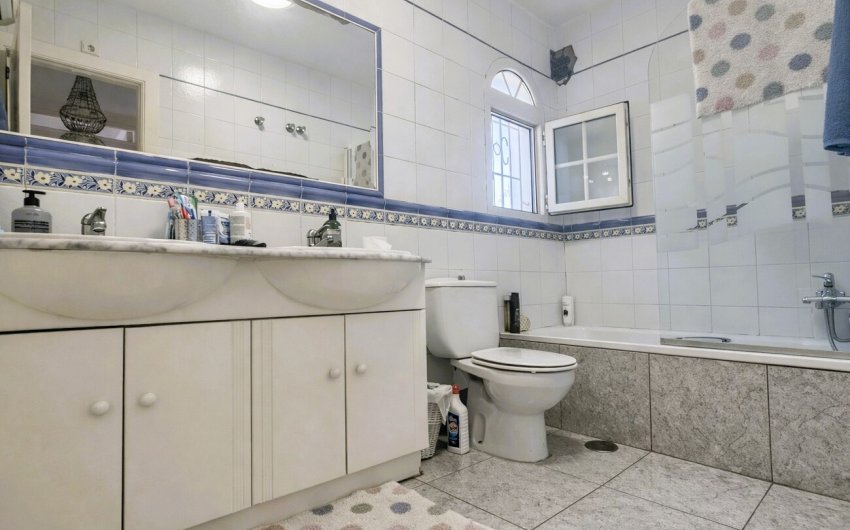 Herverkoop - Town House -
Los Dolses - Inland