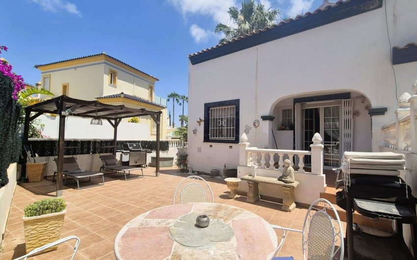 Herverkoop - Town House -
Los Dolses - Inland