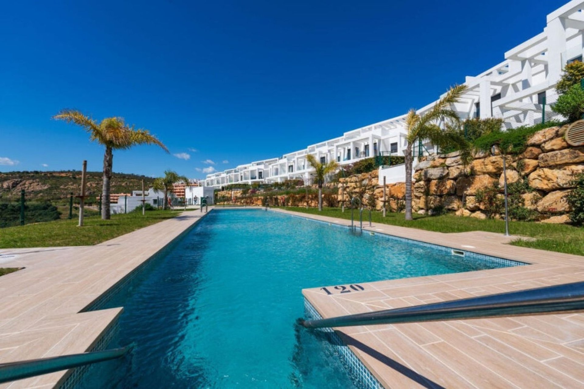 Herverkoop - Town House -
Manilva - Inland