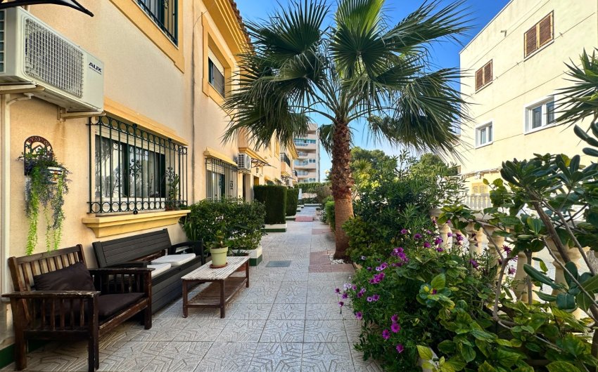 Herverkoop - Town House -
Orihuela Costa - Costa Blanca