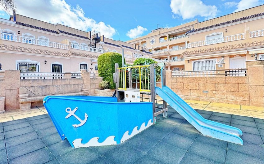 Herverkoop - Town House -
Orihuela Costa - Costa Blanca