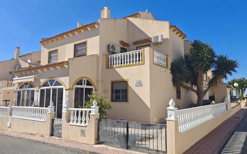 Herverkoop - Town House -
Orihuela Costa - La Florida