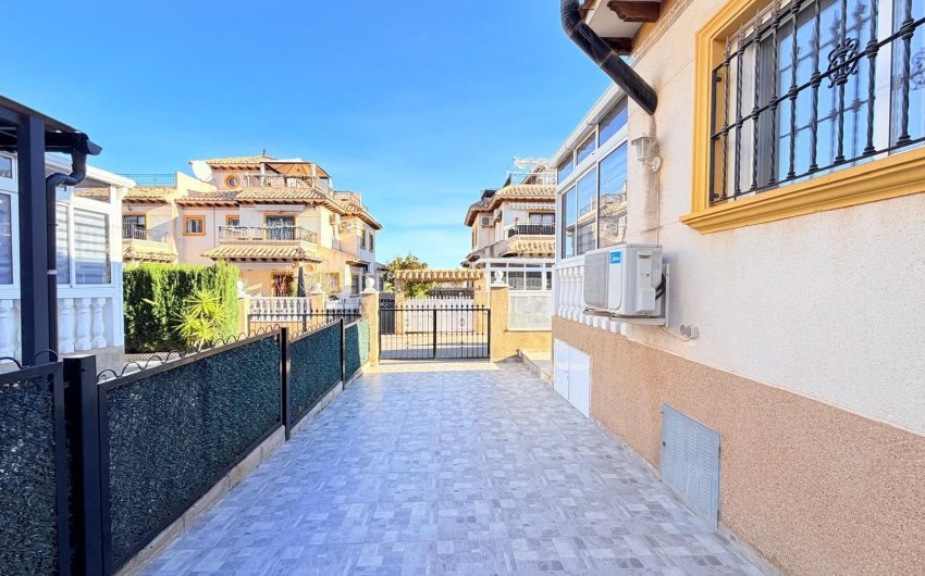 Herverkoop - Town House -
Orihuela Costa - Las Filipinas