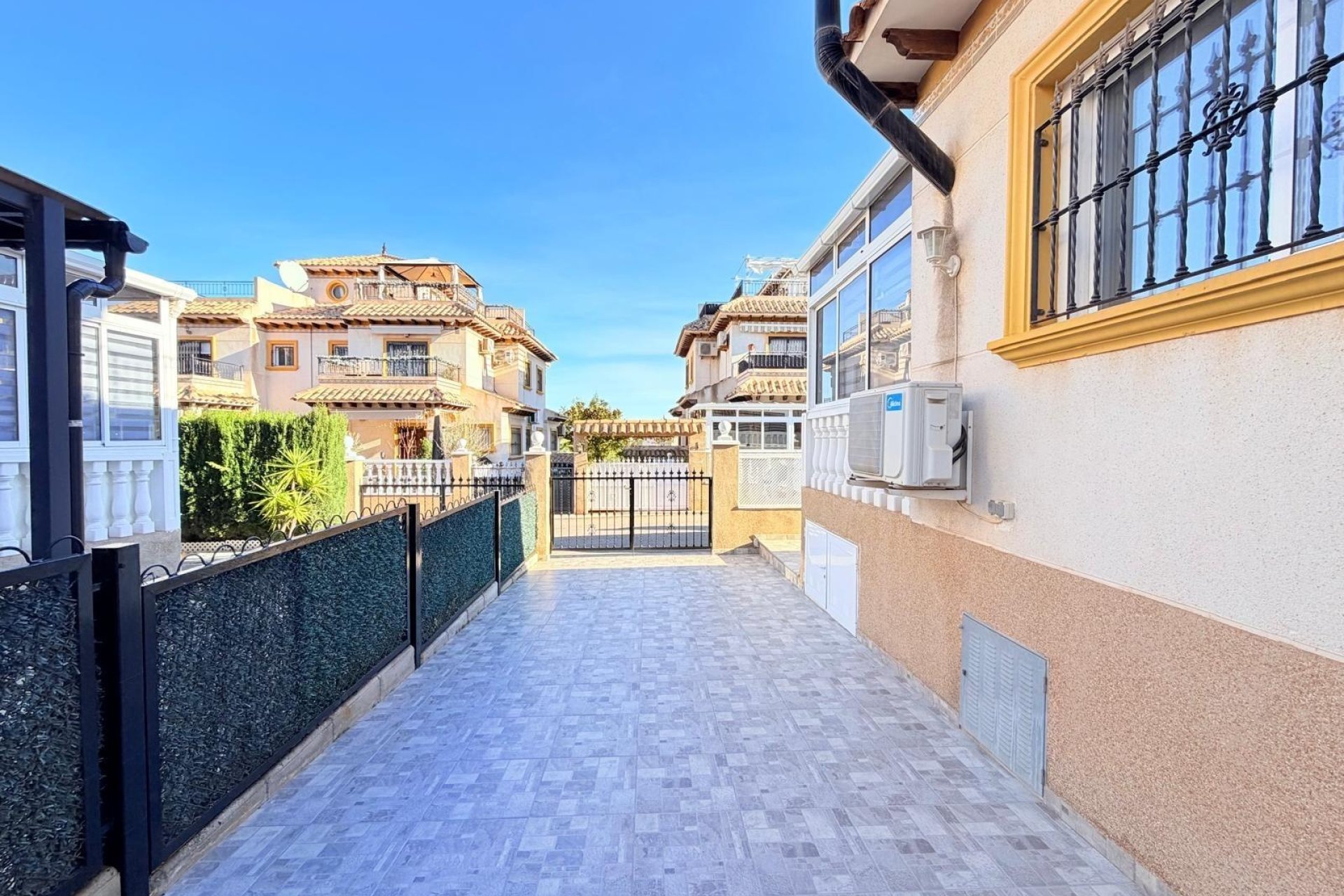 Herverkoop - Town House -
Orihuela Costa - Las Filipinas