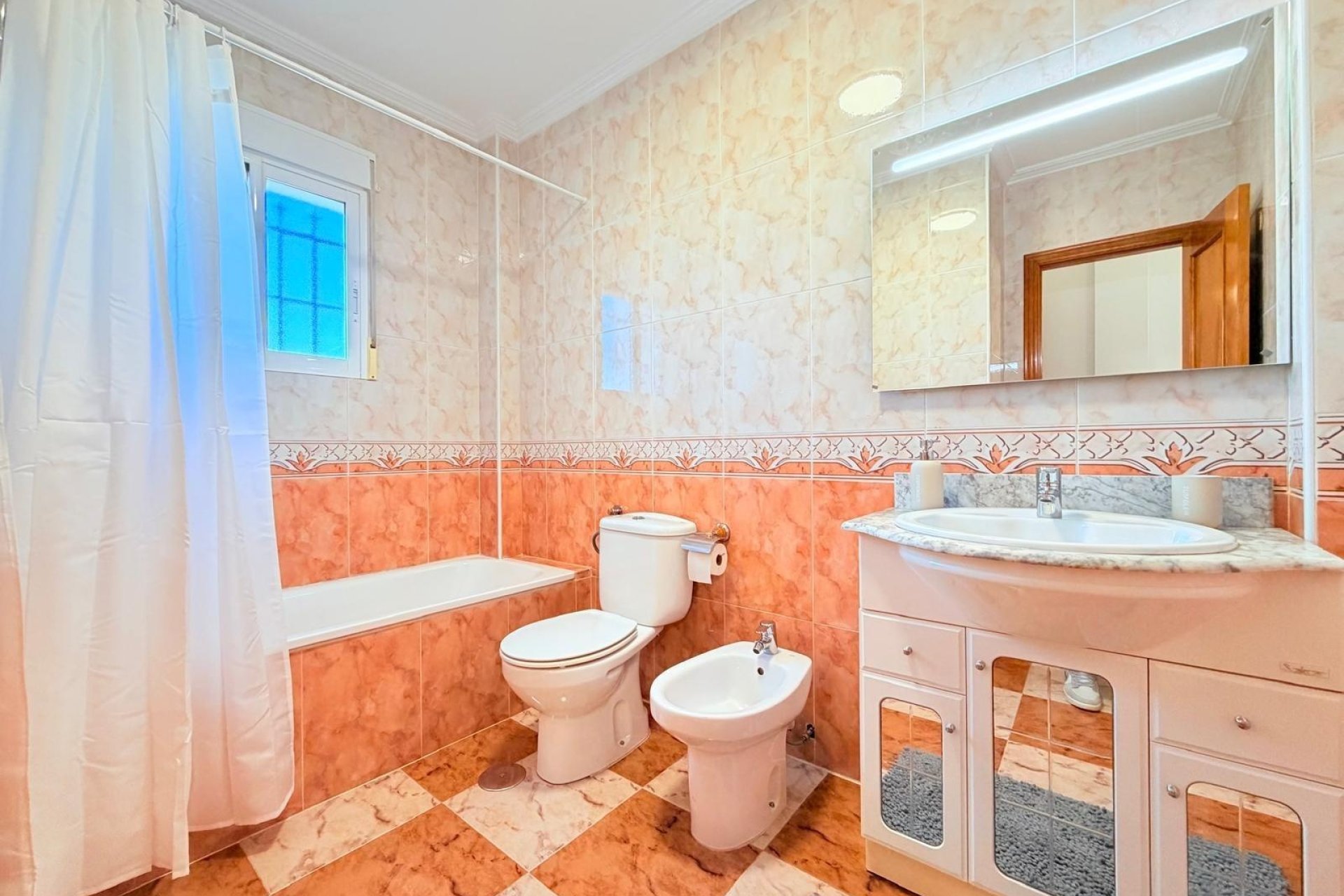 Herverkoop - Town House -
Orihuela Costa - Las Filipinas