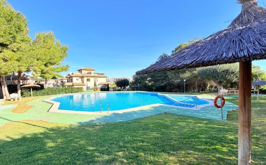 Herverkoop - Town House -
Orihuela Costa - Las Filipinas