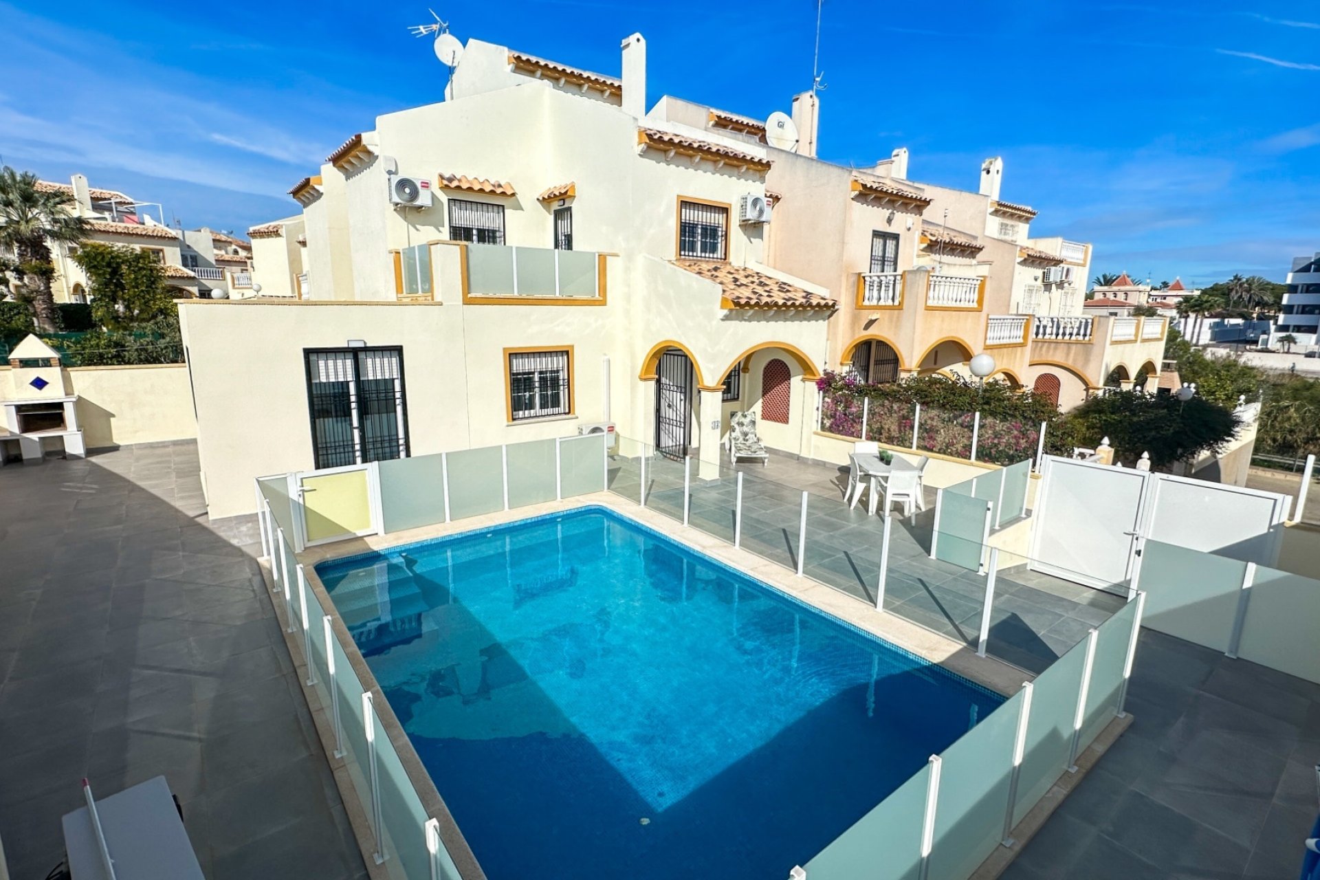 Herverkoop - Town House -
Orihuela - Inland