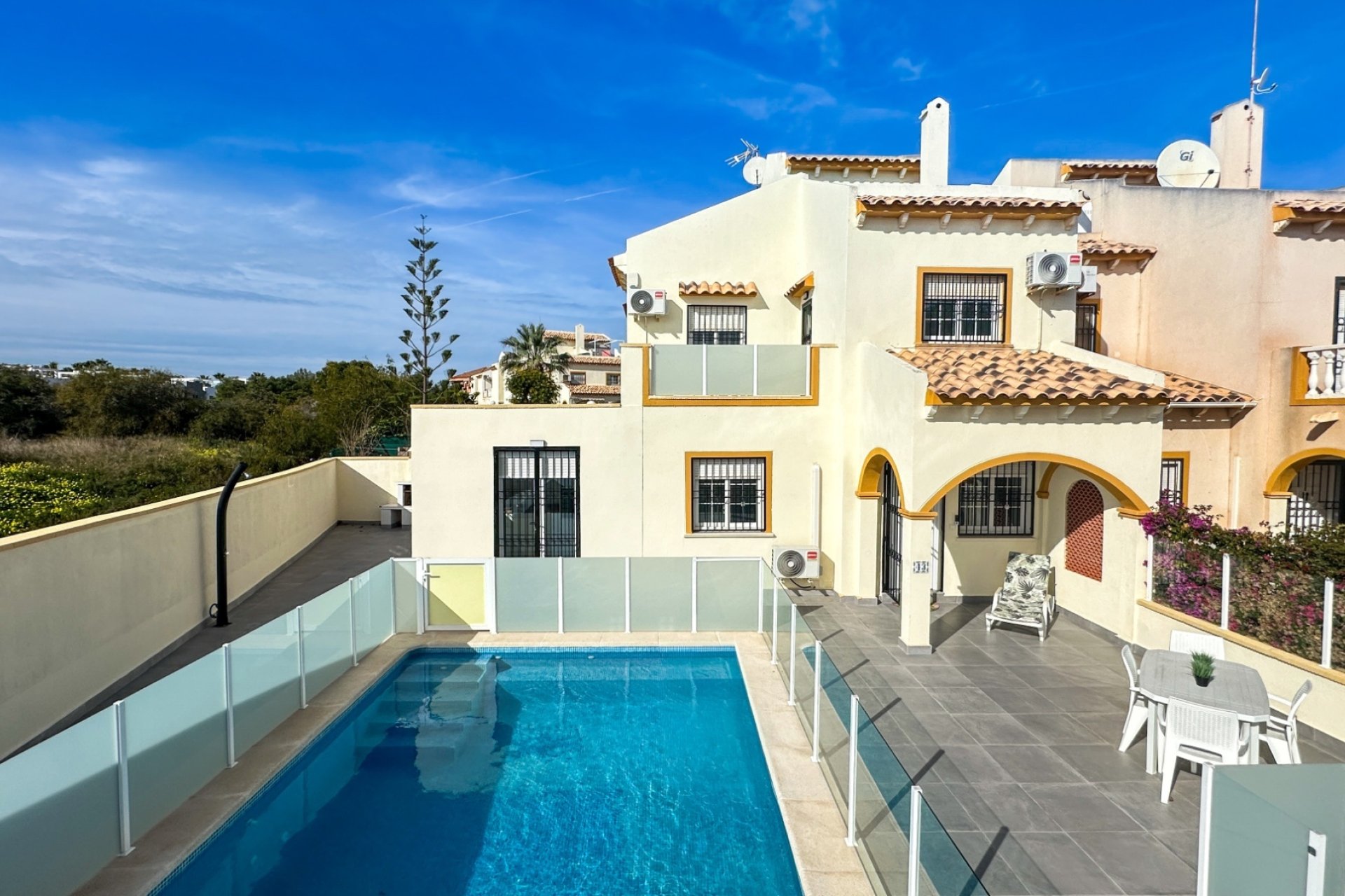 Herverkoop - Town House -
Orihuela - Inland
