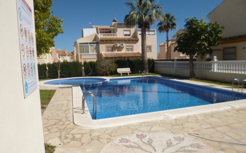 Herverkoop - Town House -
Playa Flamenca - Costa Blanca