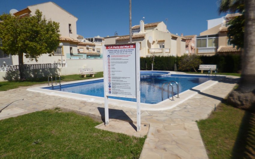 Herverkoop - Town House -
Playa Flamenca - Costa Blanca