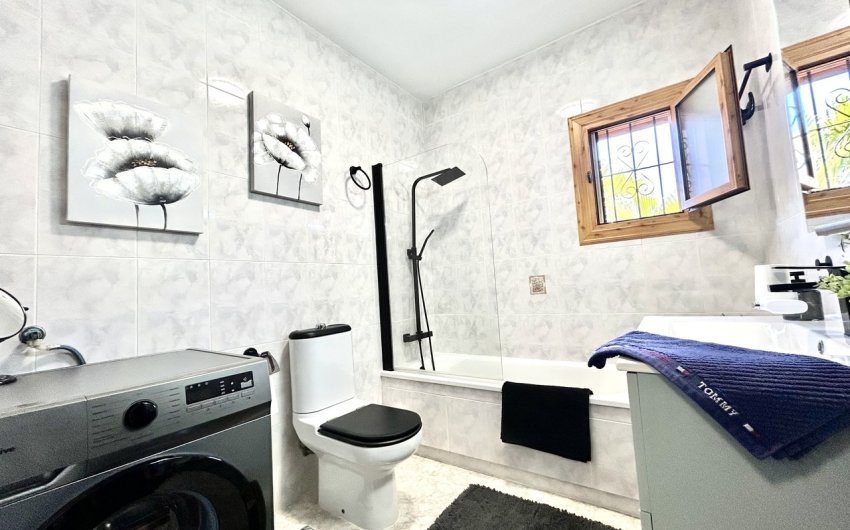 Herverkoop - Town House -
Playa Flamenca - Costa Blanca