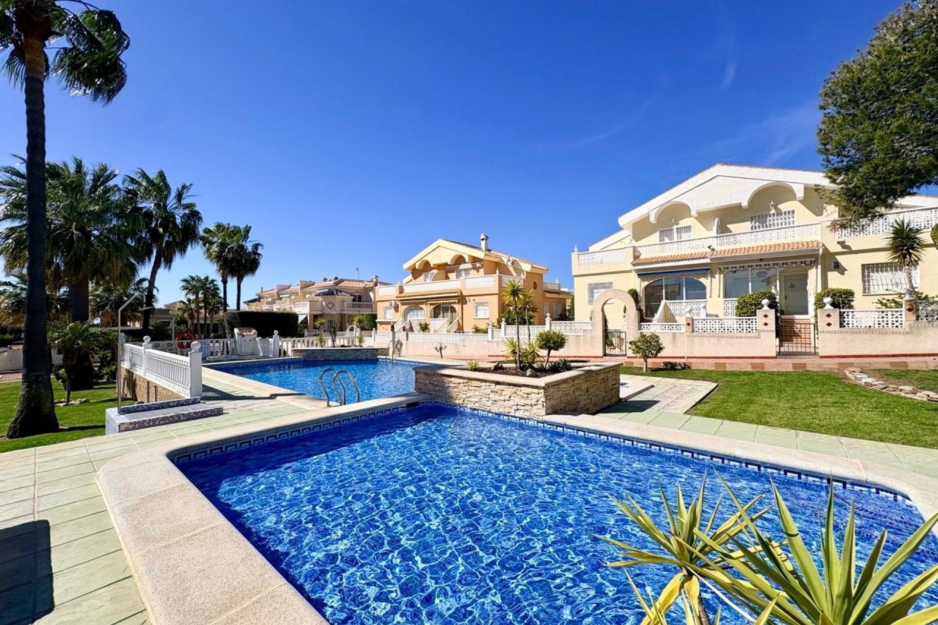 Herverkoop - Town House -
Rojales - Inland