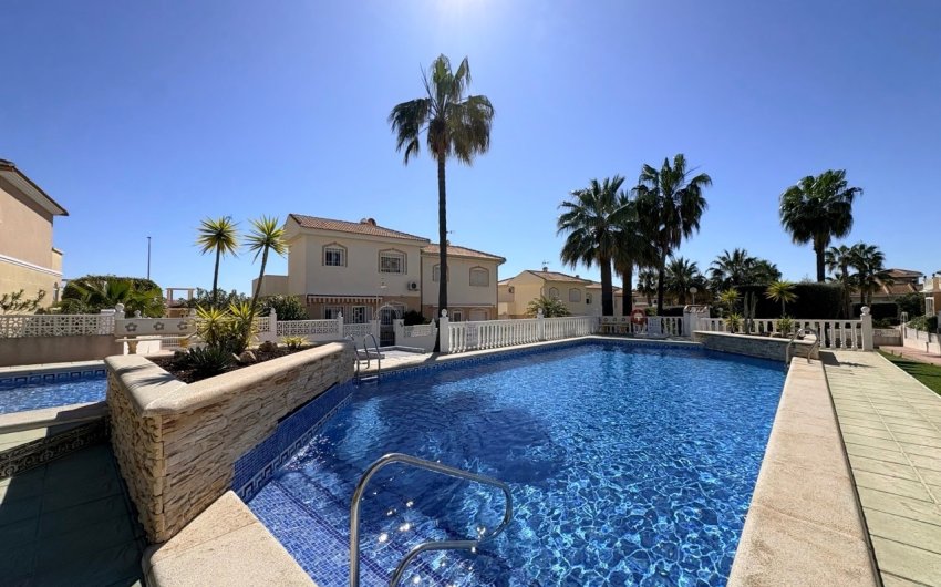 Herverkoop - Town House -
Rojales - Inland
