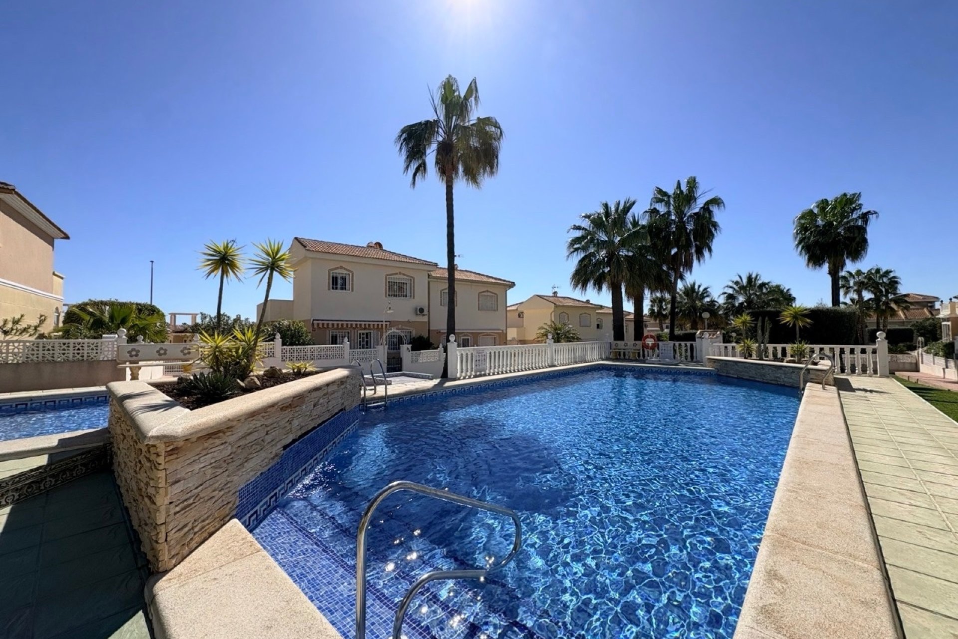 Herverkoop - Town House -
Rojales - Inland