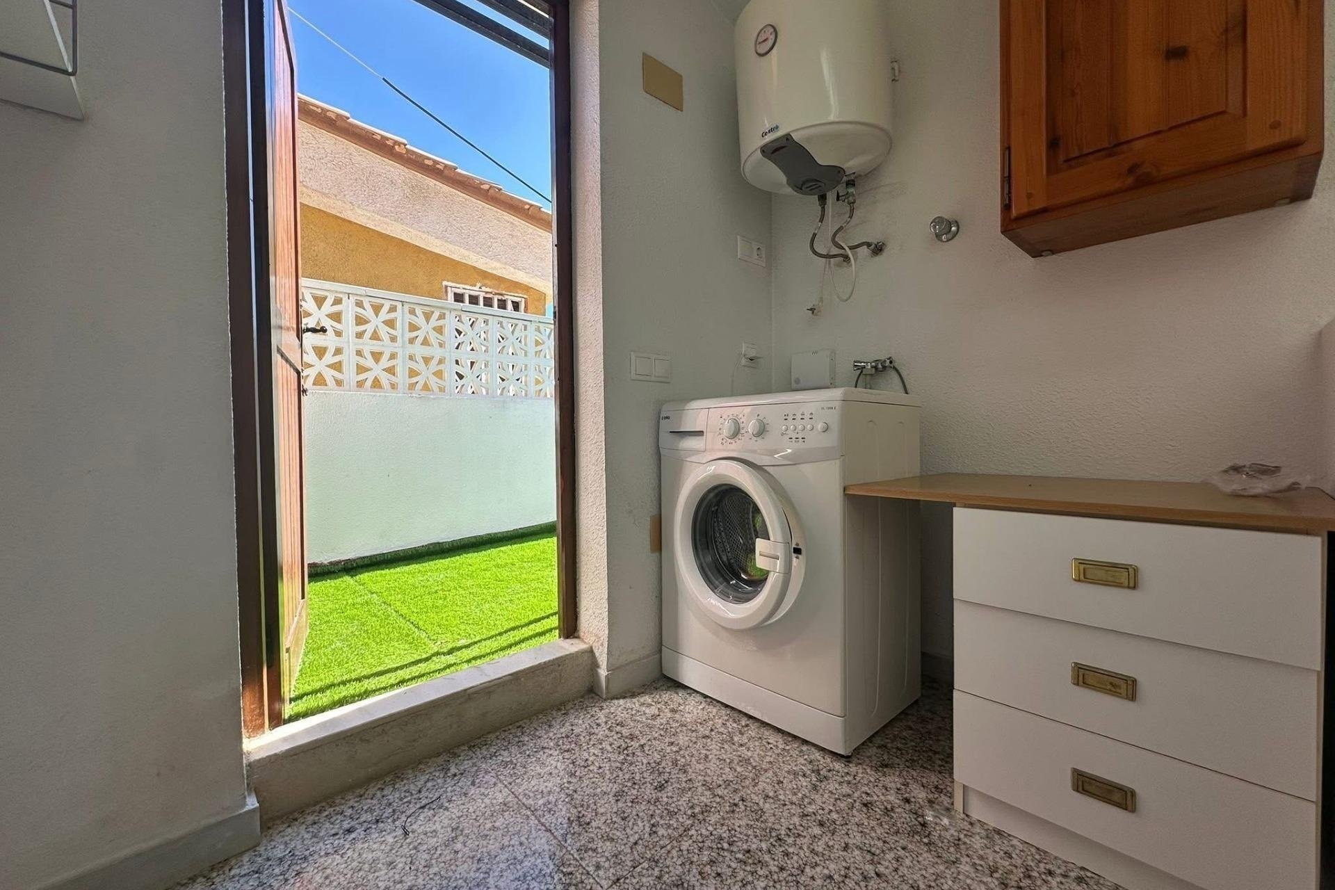 Herverkoop - Town House -
Torrevieja - Cabo Cervera
