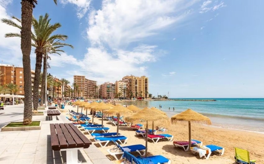 Herverkoop - Town House -
Torrevieja - Cabo Cervera