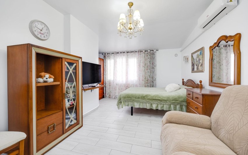 Herverkoop - Town House -
Torrevieja - Calas Blanca