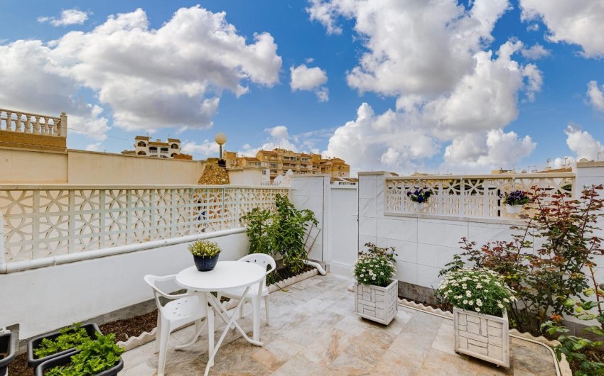 Herverkoop - Town House -
Torrevieja - Calas Blanca