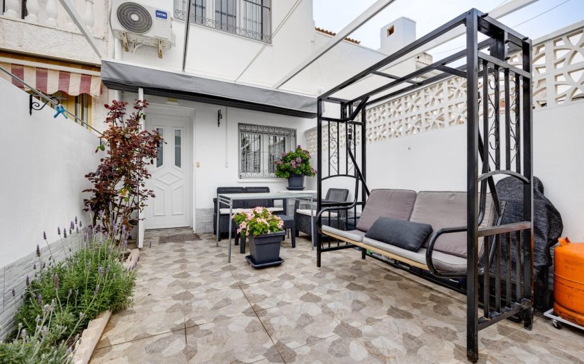 Herverkoop - Town House -
Torrevieja - Calas Blanca