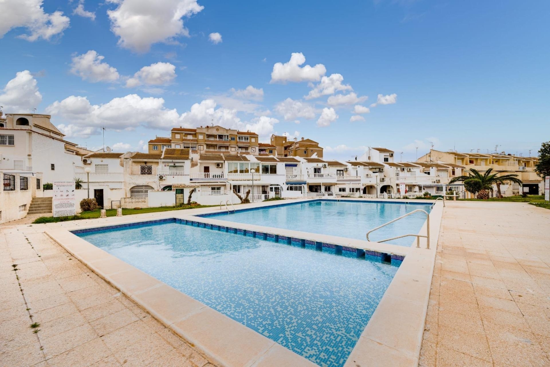 Herverkoop - Town House -
Torrevieja - Calas Blanca