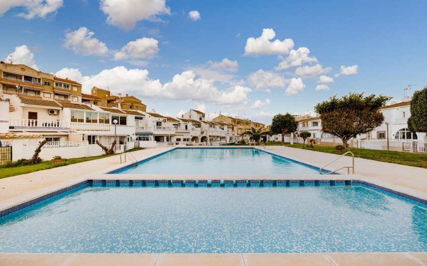 Herverkoop - Town House -
Torrevieja - Calas Blanca