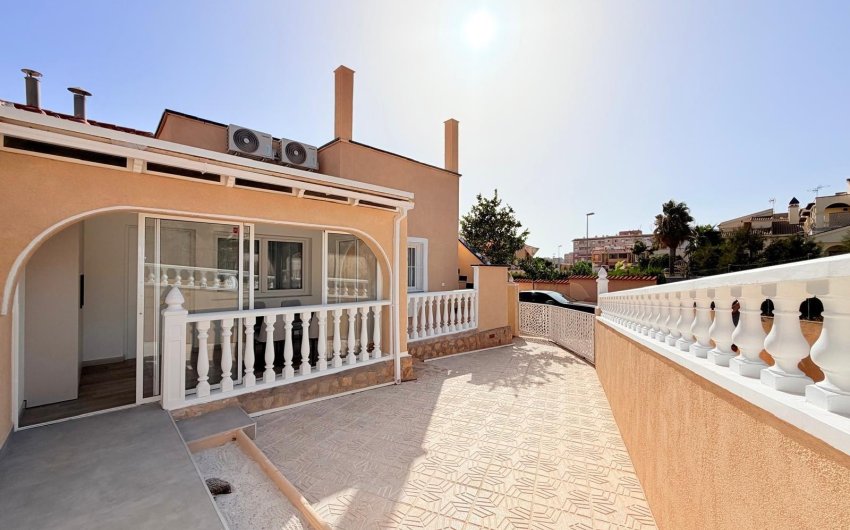 Herverkoop - Town House -
Torrevieja - Miramar - Torre Del Moro