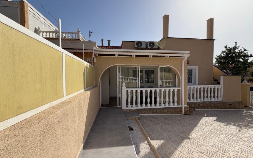 Herverkoop - Town House -
Torrevieja - Miramar - Torre Del Moro