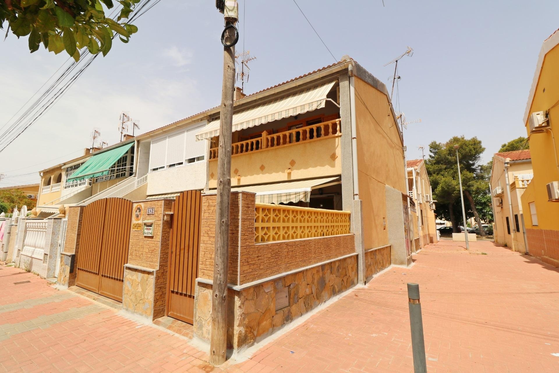 Herverkoop - Town House -
Torrevieja - Playa De Los Naufragos