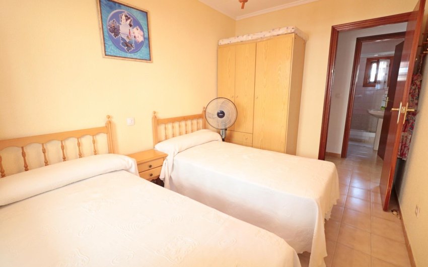 Herverkoop - Town House -
Torrevieja - Playa De Los Naufragos