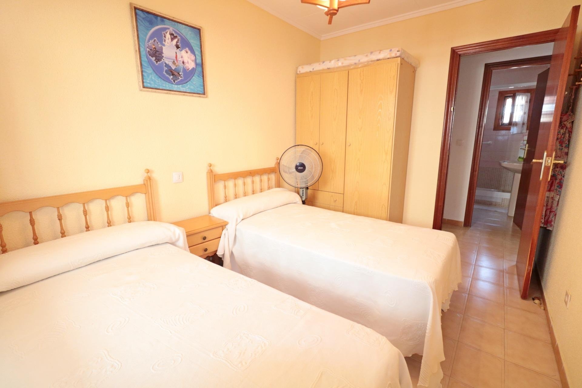 Herverkoop - Town House -
Torrevieja - Playa De Los Naufragos