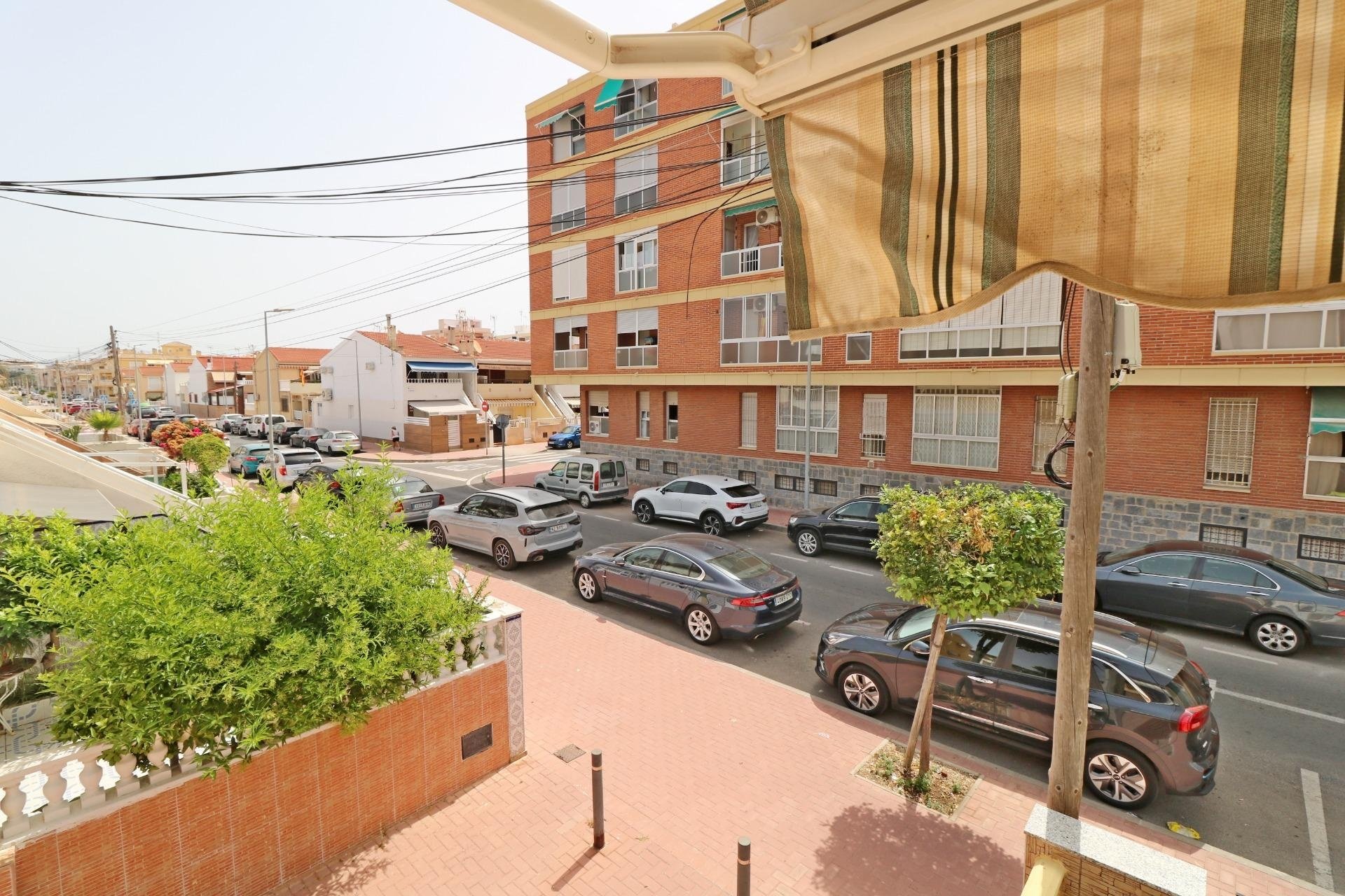 Herverkoop - Town House -
Torrevieja - Playa De Los Naufragos