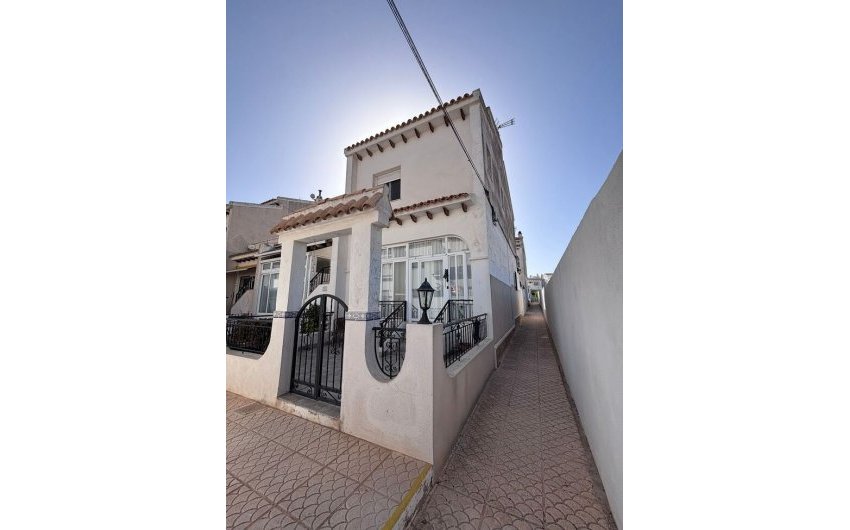 Herverkoop - Town House -
Villamartin - Costa Blanca