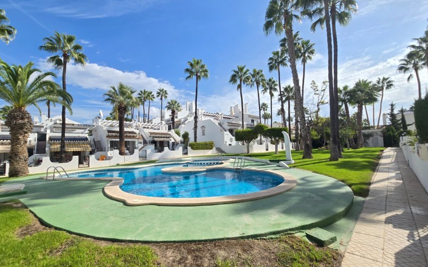 Herverkoop - Town House -
Villamartin - Costa Blanca