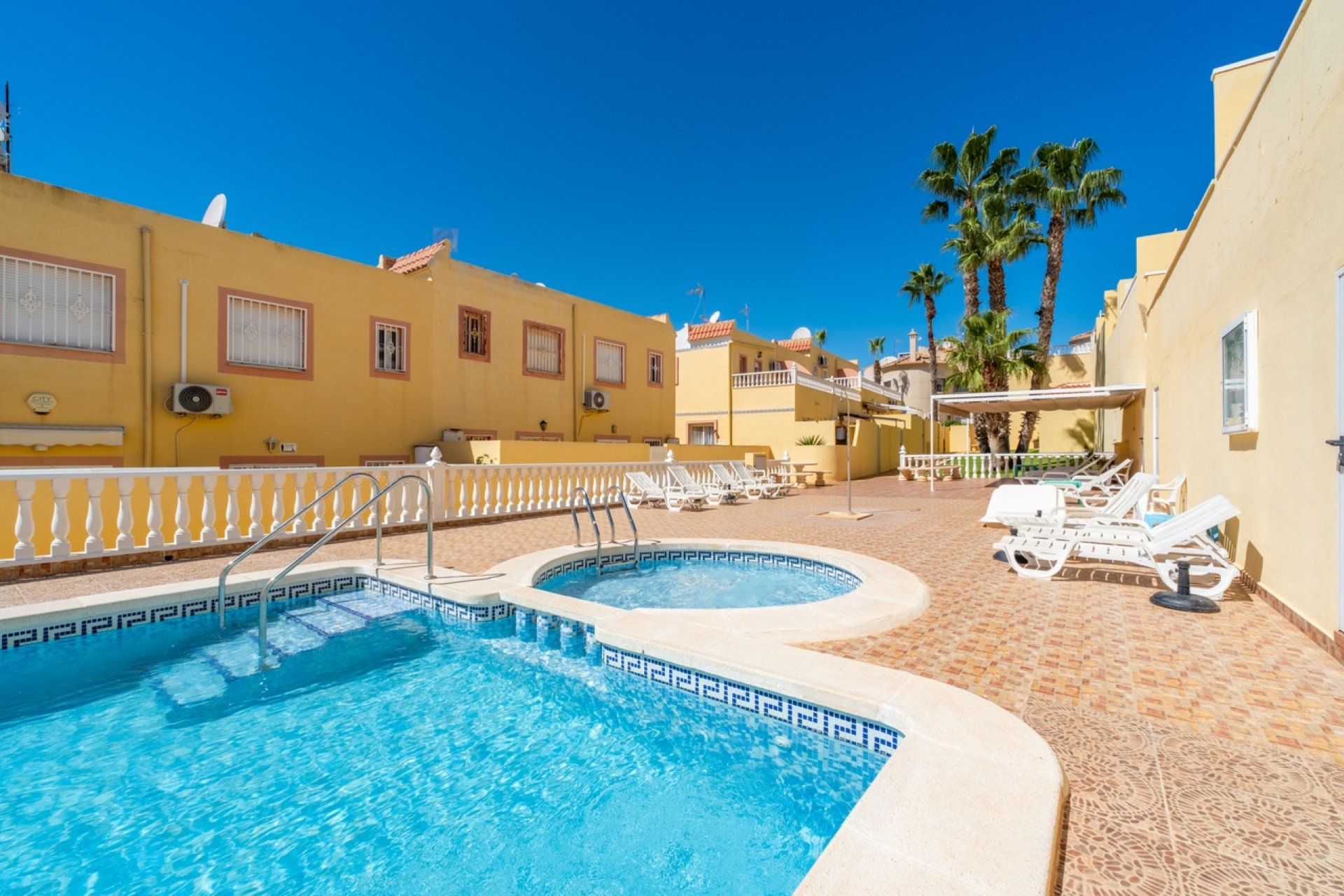 Herverkoop - Town House -
Villamartin - Costa Blanca