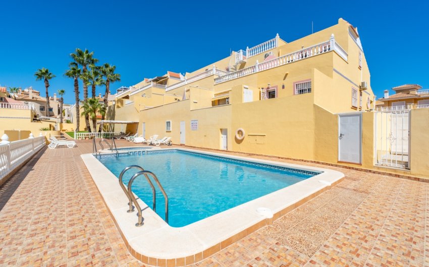 Herverkoop - Town House -
Villamartin - Costa Blanca