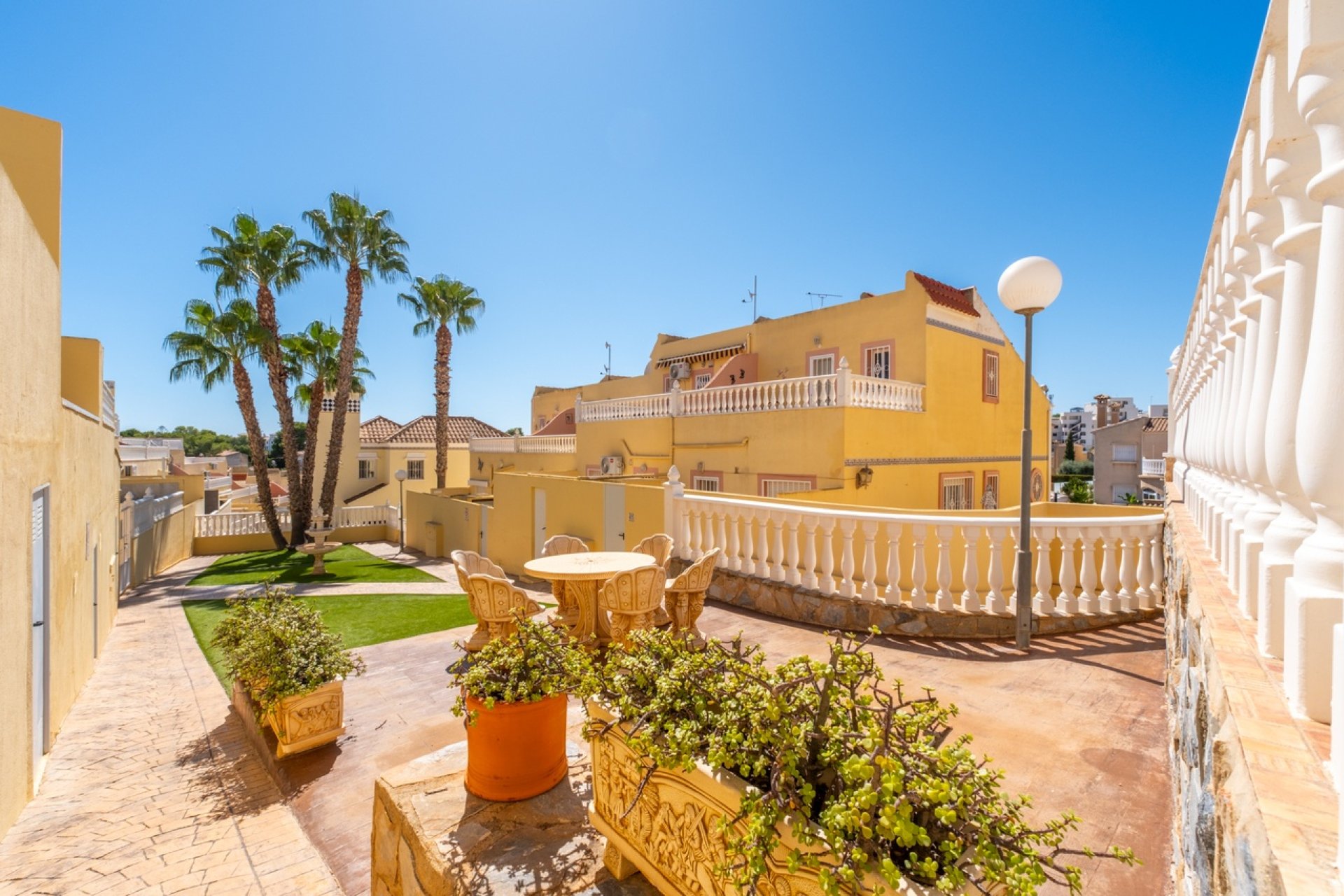 Herverkoop - Town House -
Villamartin - Costa Blanca
