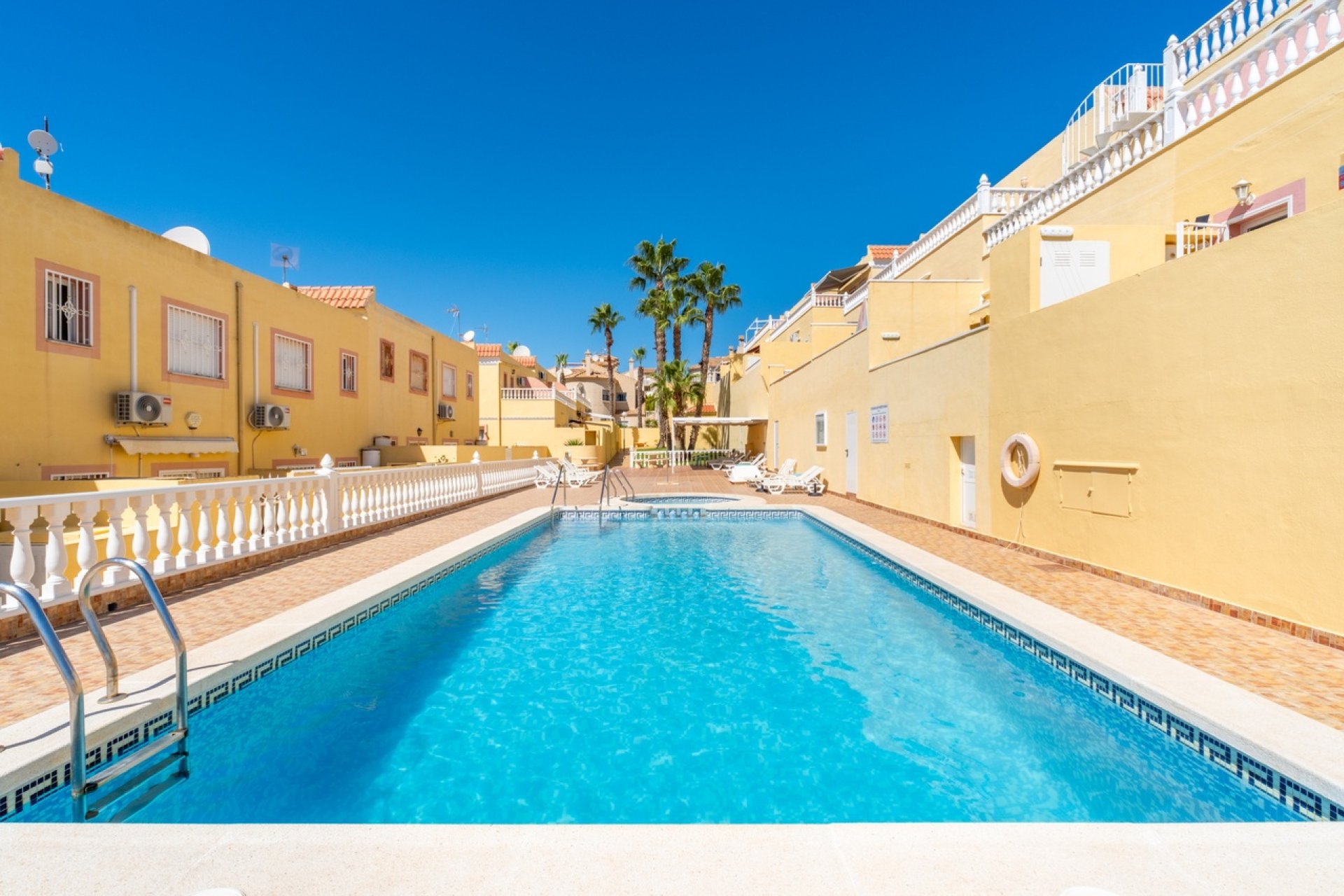 Herverkoop - Town House -
Villamartin - Costa Blanca
