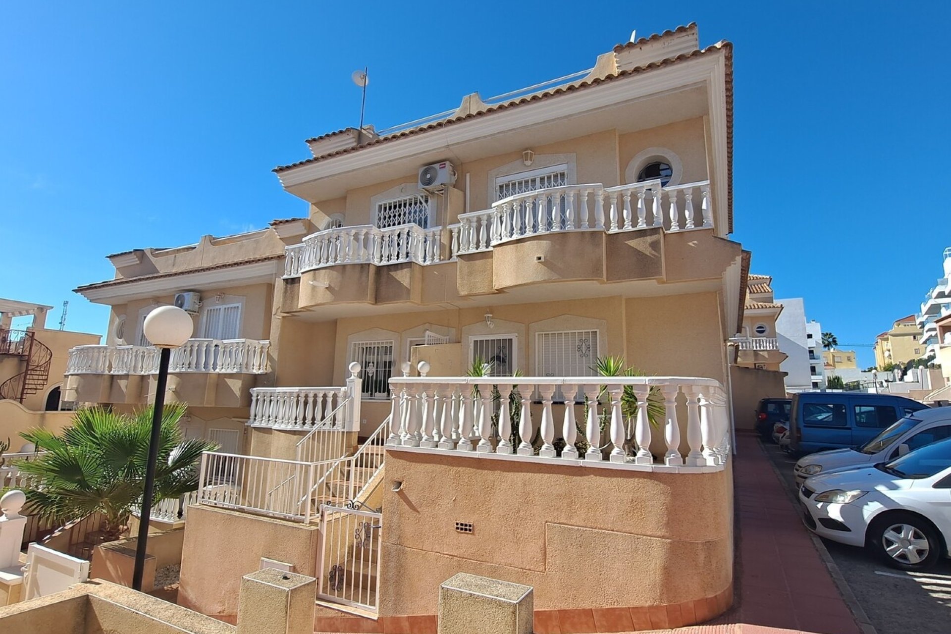 Herverkoop - Town House -
Villamartin - Las filipinas