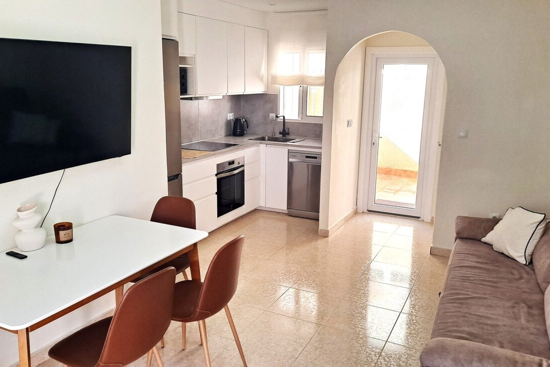 Herverkoop - Town House -
Villamartin - Las filipinas